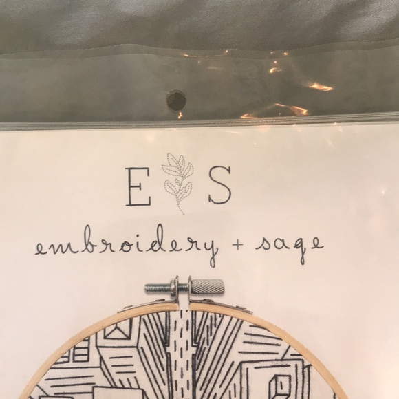 NWT Lot of Two Embroidery Kits. Large Dog Collar & NYC Skyline. - Picture 5 of 13